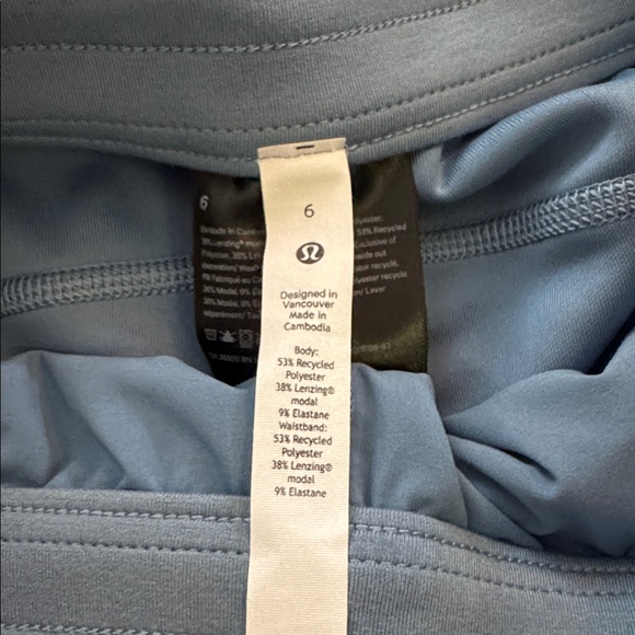 Lululemon Women’s blue Softstreme High-Rise Short 4” - Picture 2 of 4